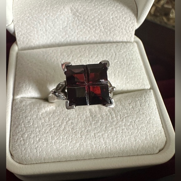 925 Sterling Silver Jewelry - Vintage Garnet Statement Ring Size 8
